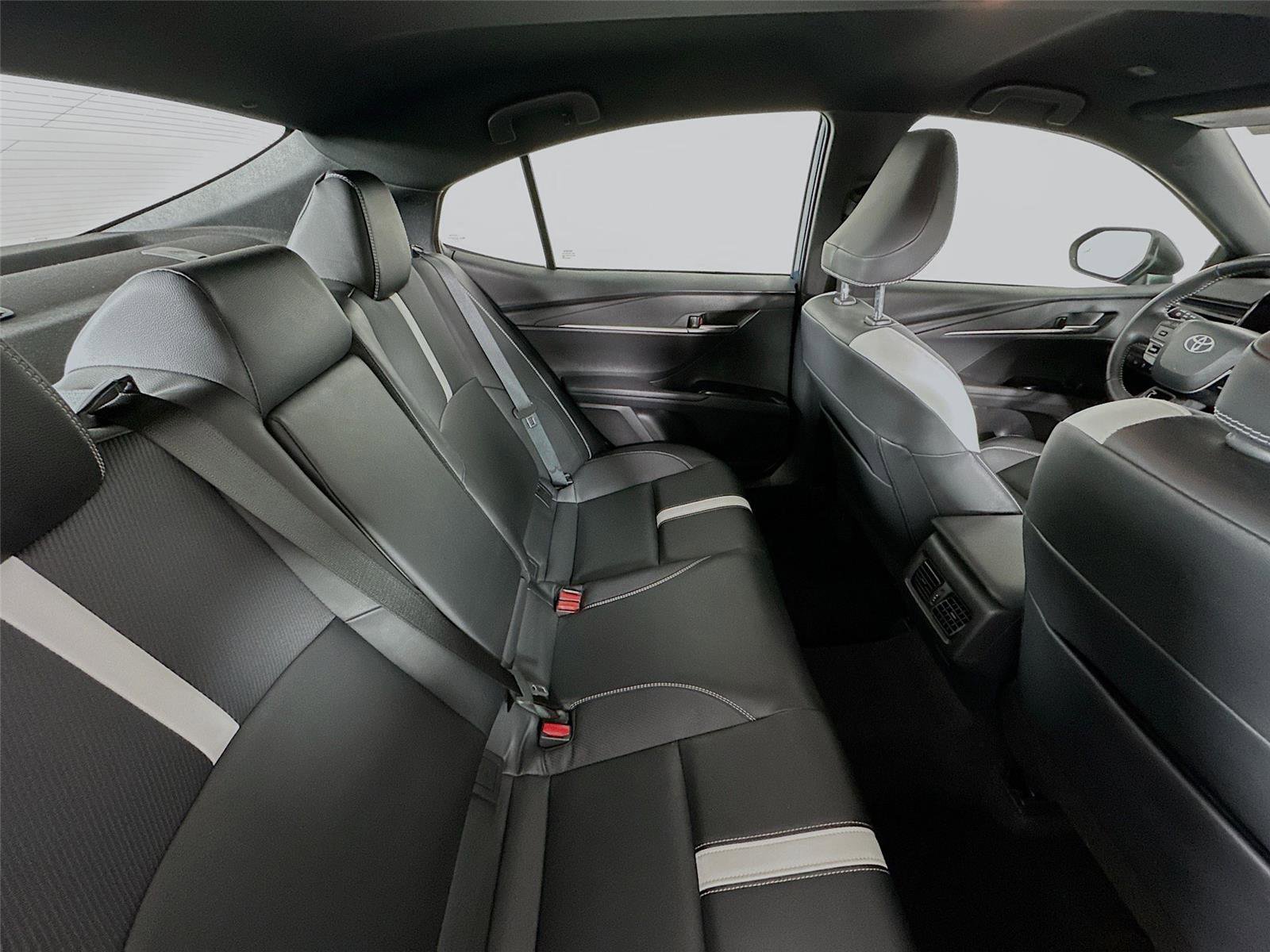 Used 2025 Toyota Camry SE image 25