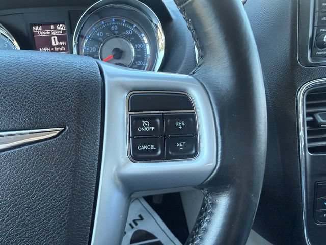 Used 2014 Chrysler Town & Country Touring FWD image 21