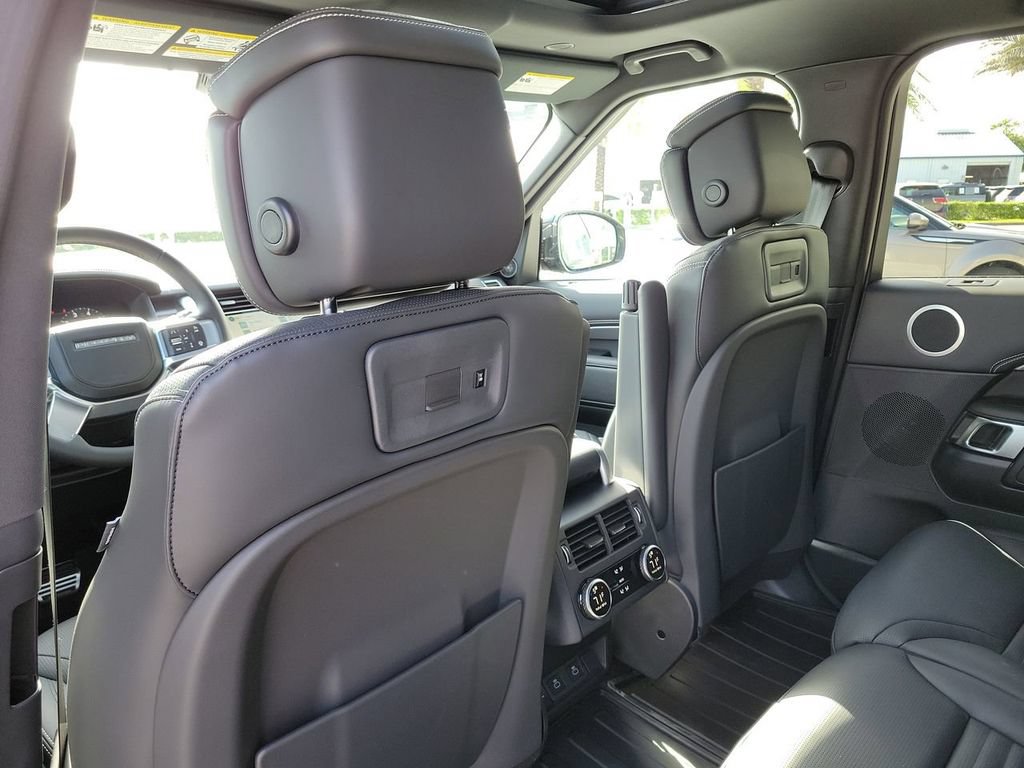 New 2025 Land Rover Discovery Metropolitan Edition AWD/4WD image 16