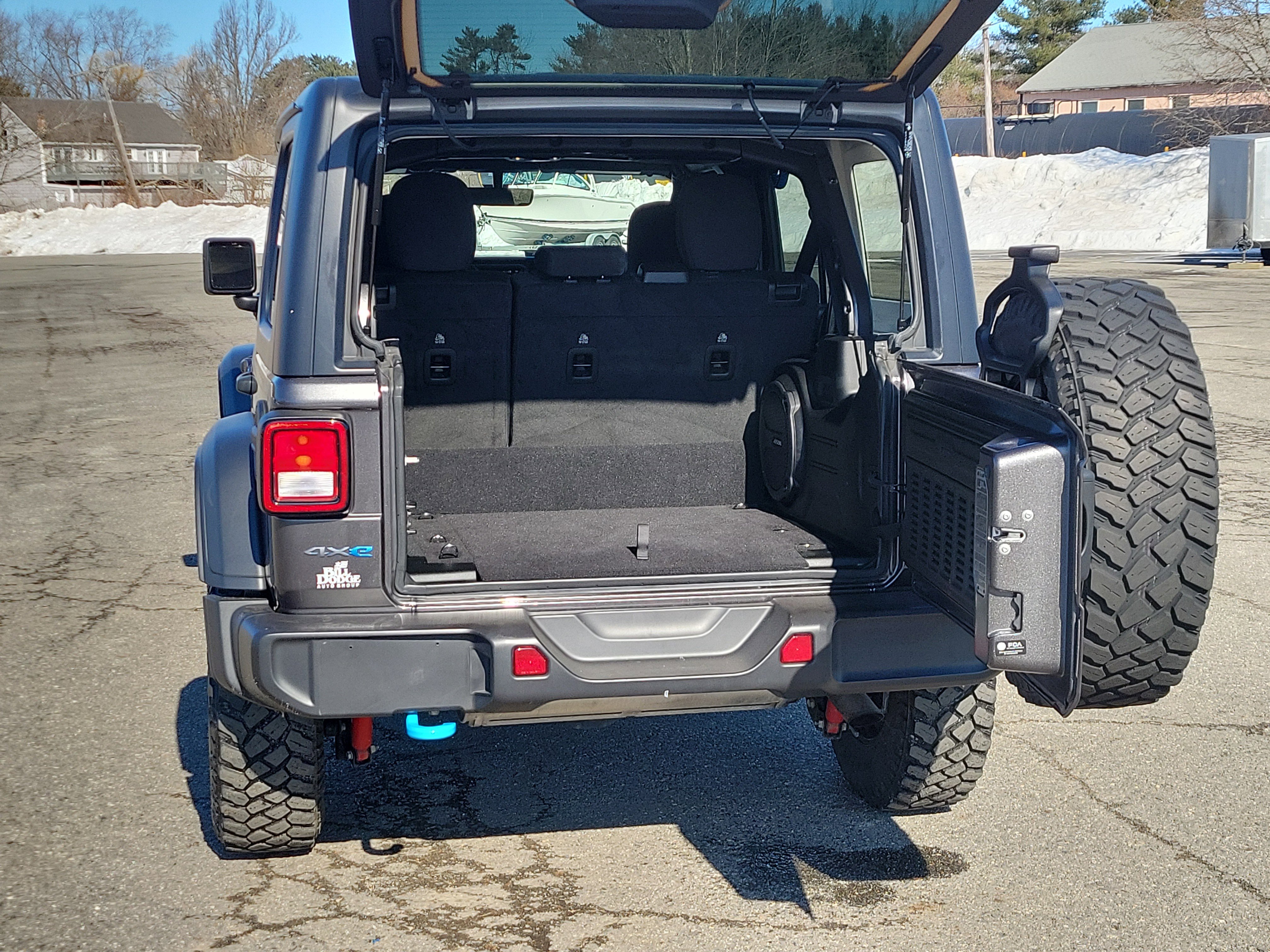 Used 2023 Jeep Wrangler Unlimited w/ Cold Weather Group image 17