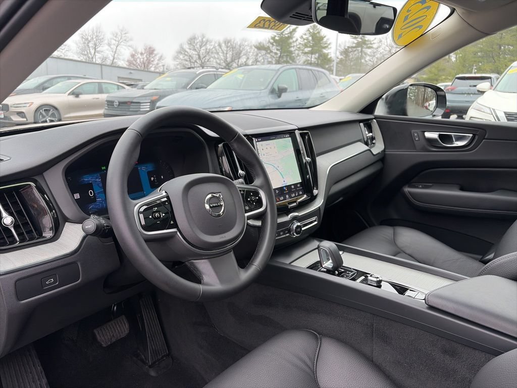 Used 2025 Volvo XC60 B5 Plus image 15