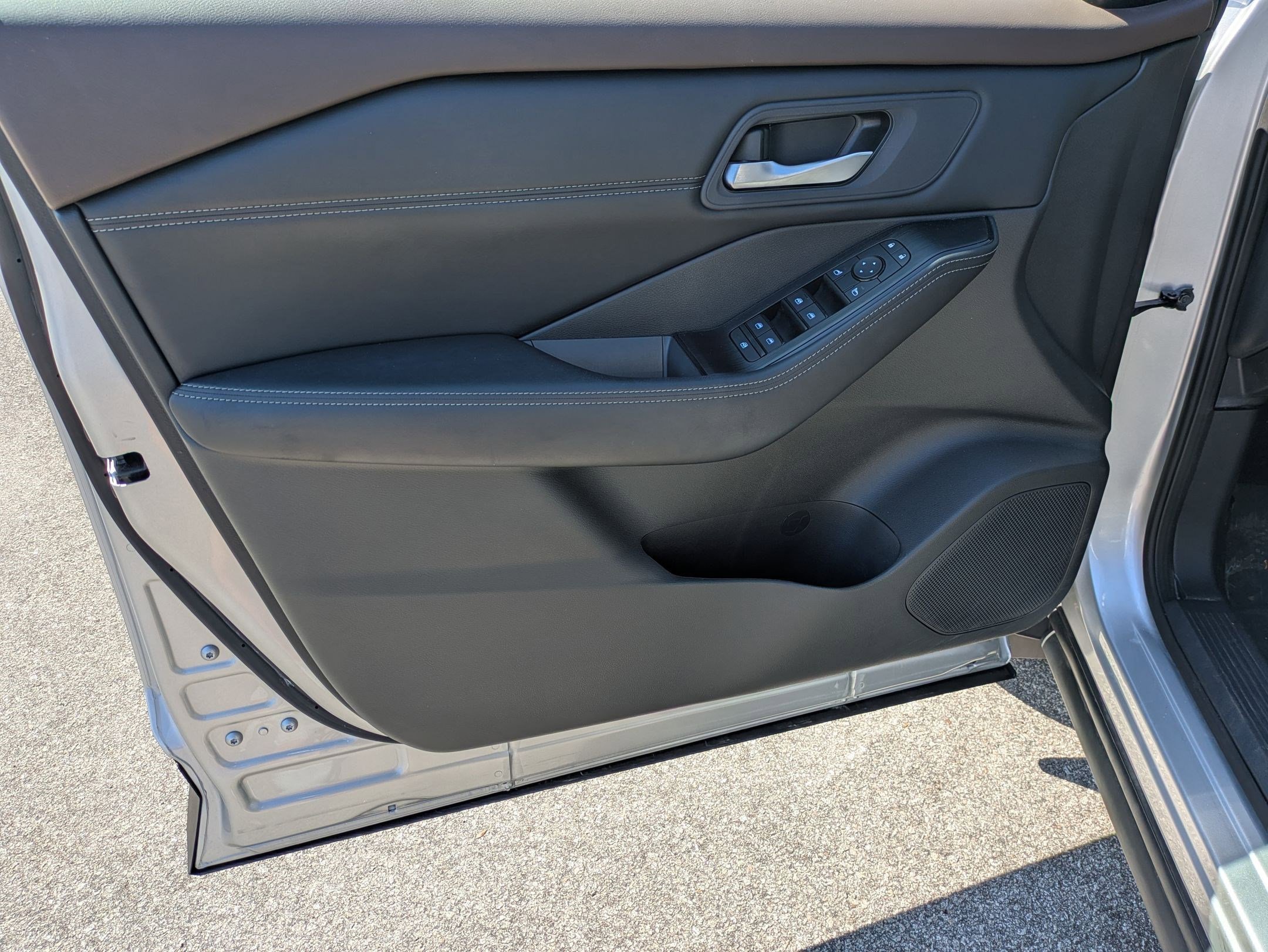 Certified 2023 Nissan Rogue SV w/ SV Premium Package image 11