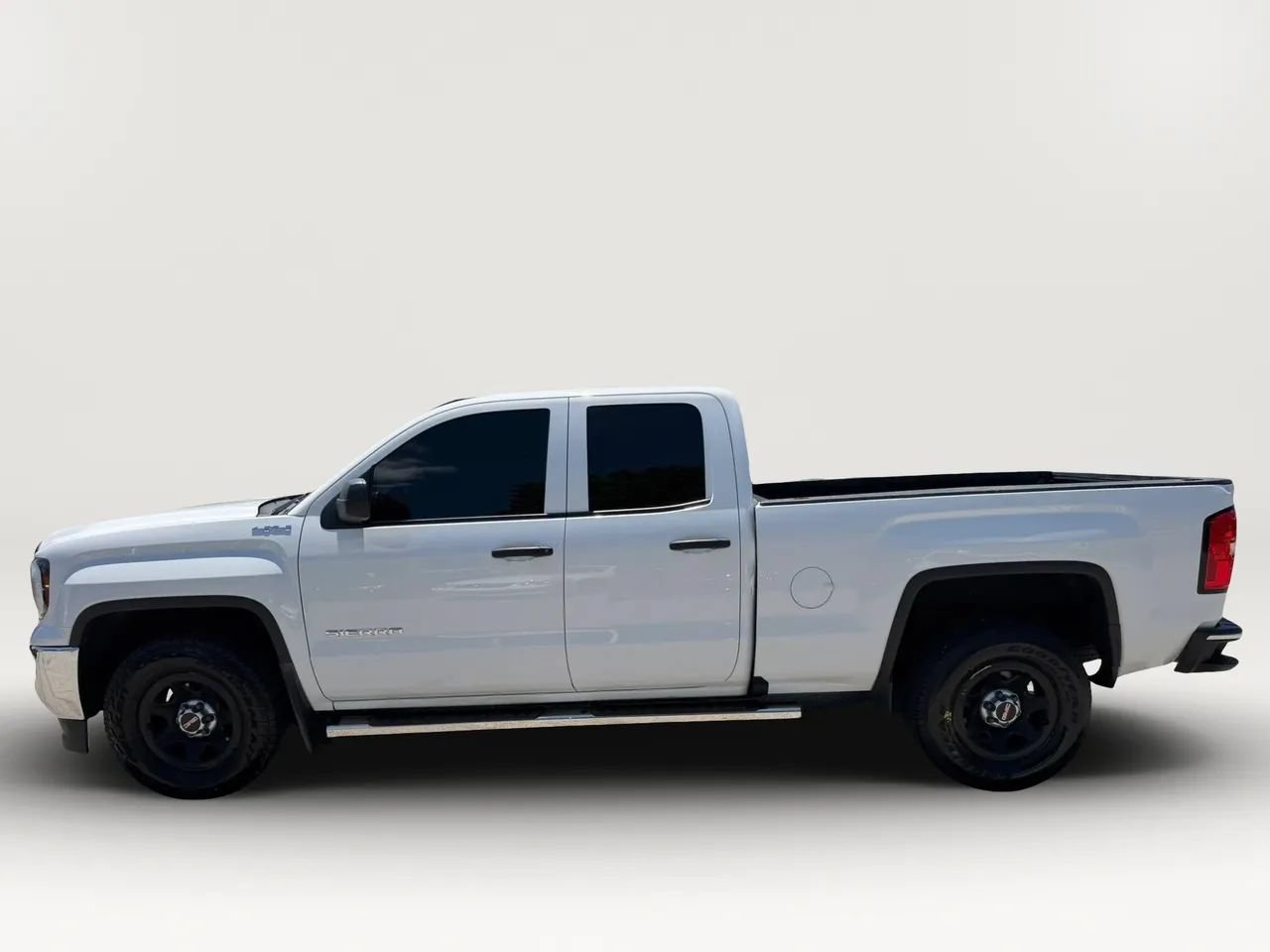Used 2018 GMC Sierra 1500 4x4 Double Cab w/ Sierra Convenience Package image 6