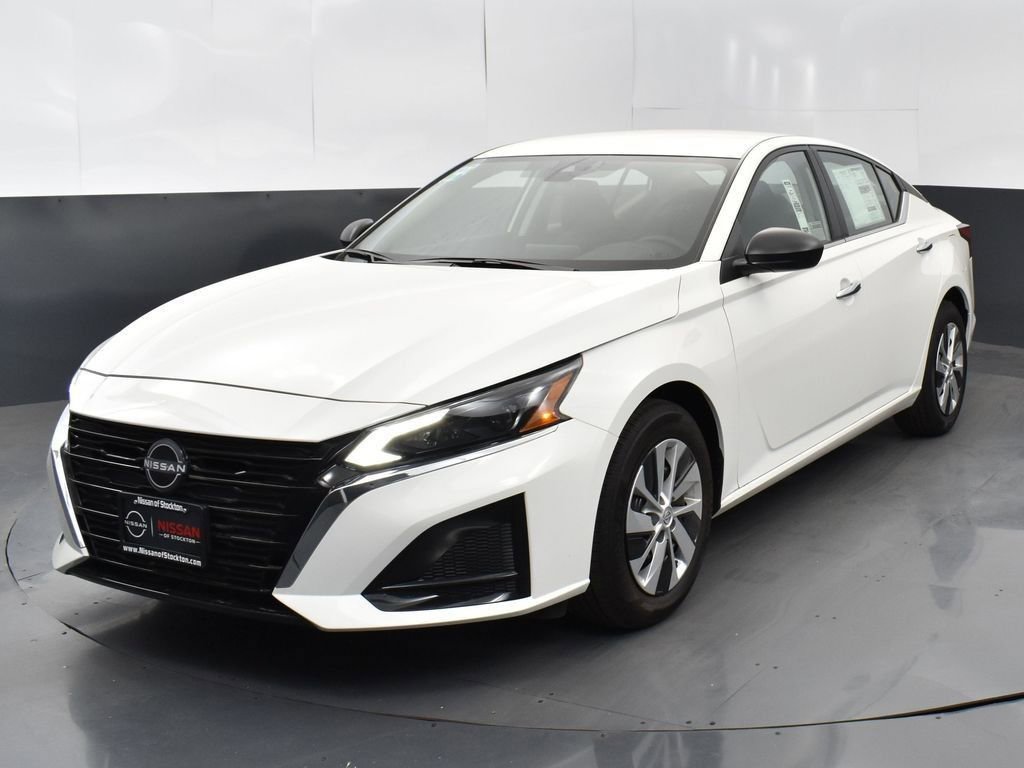 Used 2025 Nissan Altima 2.5 S image 3