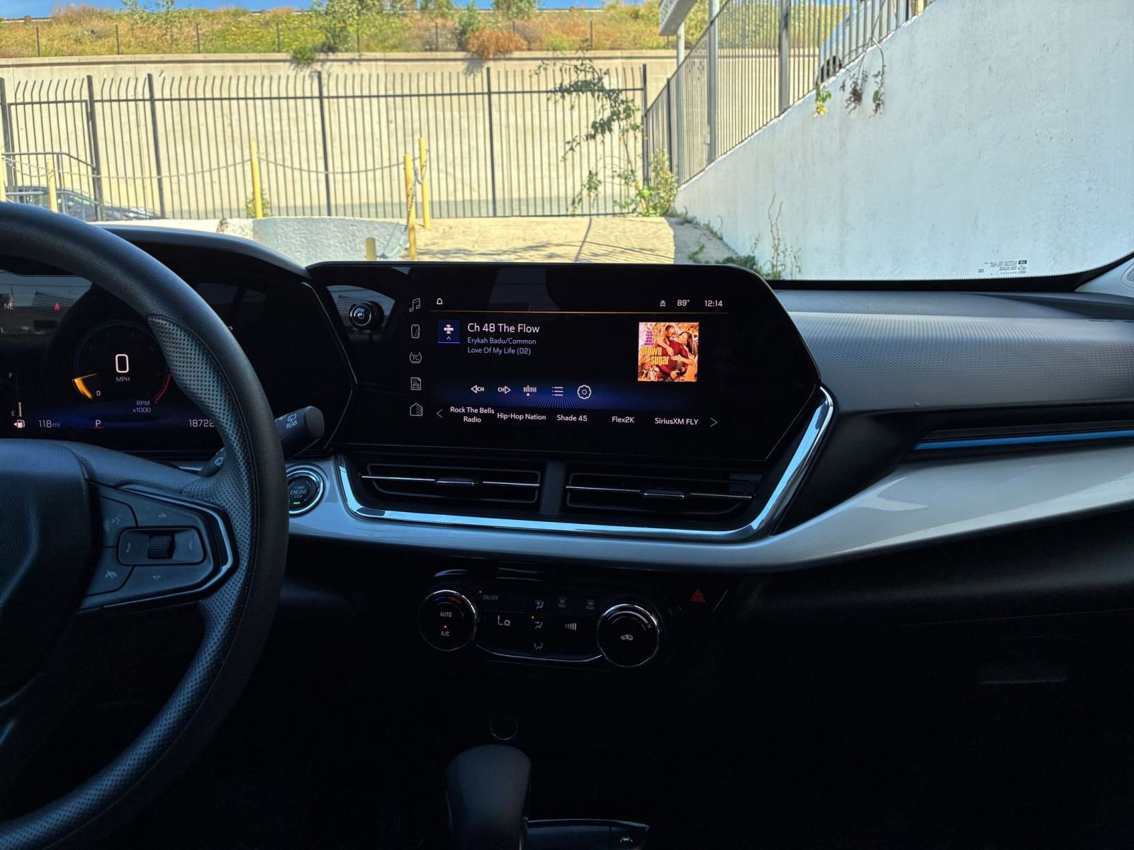 Used 2025 Chevrolet Trax LT FWD image 17
