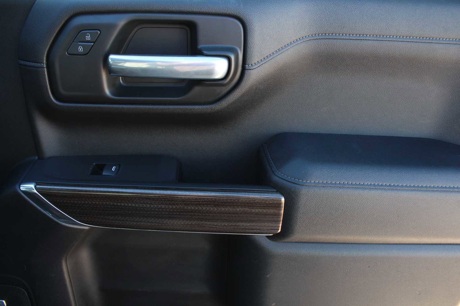 Used 2021 Chevrolet Silverado 1500 LT Trail Boss w/ Convenience Package II image 17