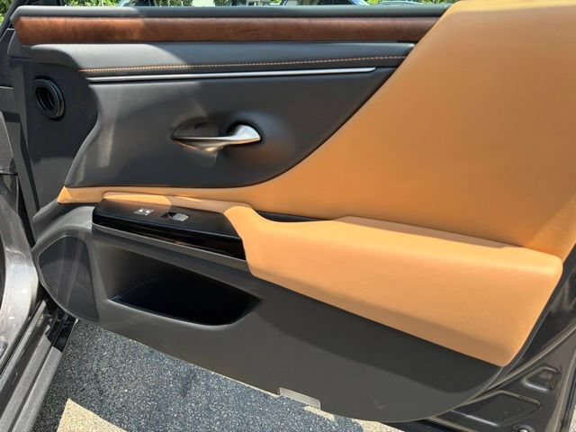 Used 2025 Lexus ES 300h F Sport w/ Accessory Package (Z1) FWD image 31