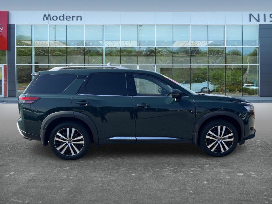 Certified 2024 Nissan Pathfinder Platinum w/ Cargo Package image 4
