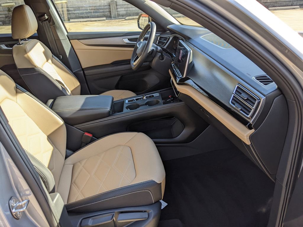 Certified 2024 Volkswagen Atlas Cross Sport SE image 21