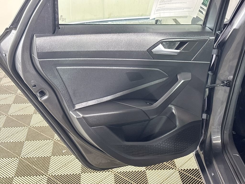 Certified 2022 Volkswagen Jetta SE w/ Panoramic Sunroof Package image 19