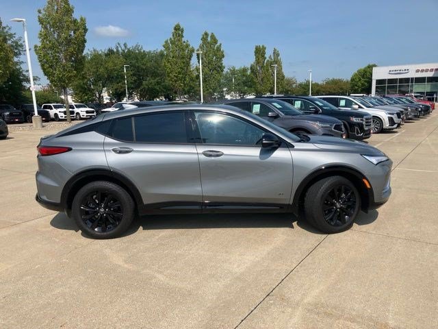 Used 2025 Buick Envista Sport Touring w/ Convenience II Package FWD image 5