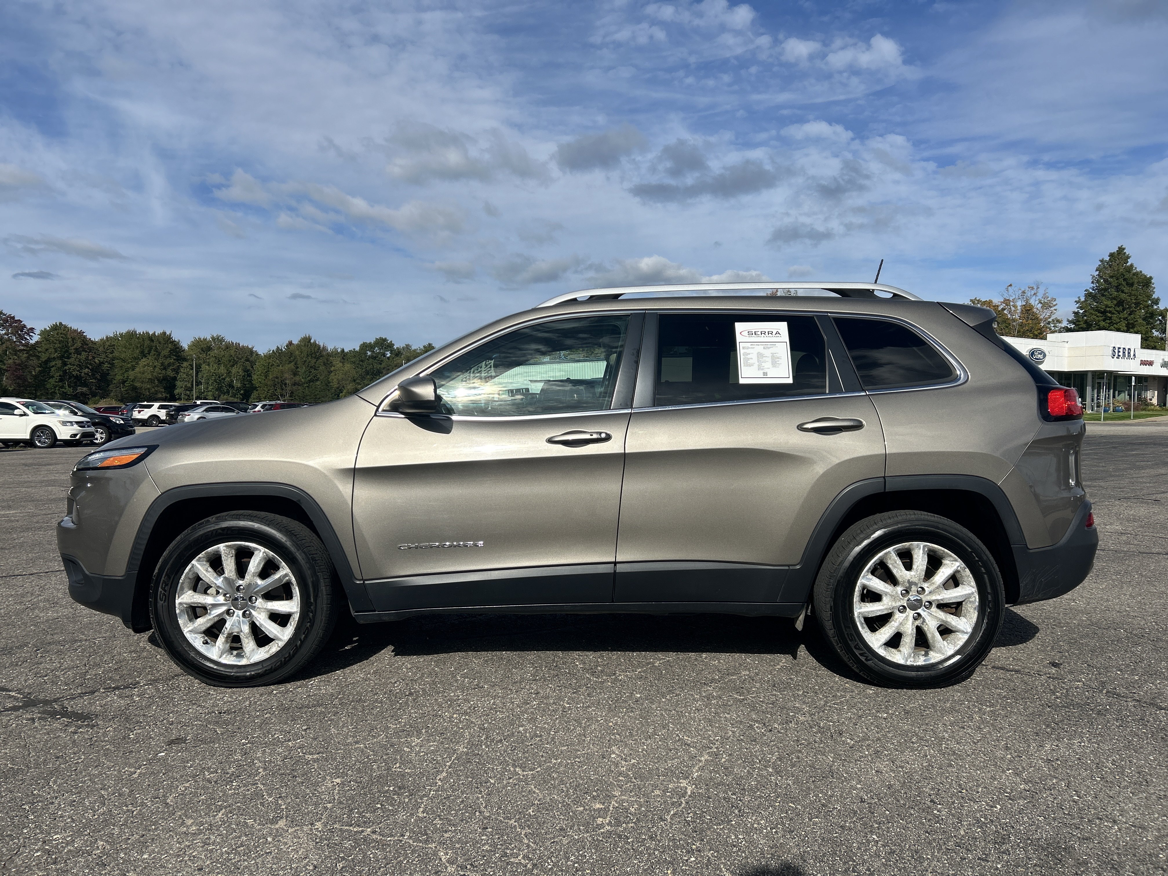 Used 2016 Jeep Cherokee Limited AWD/4WD image 6