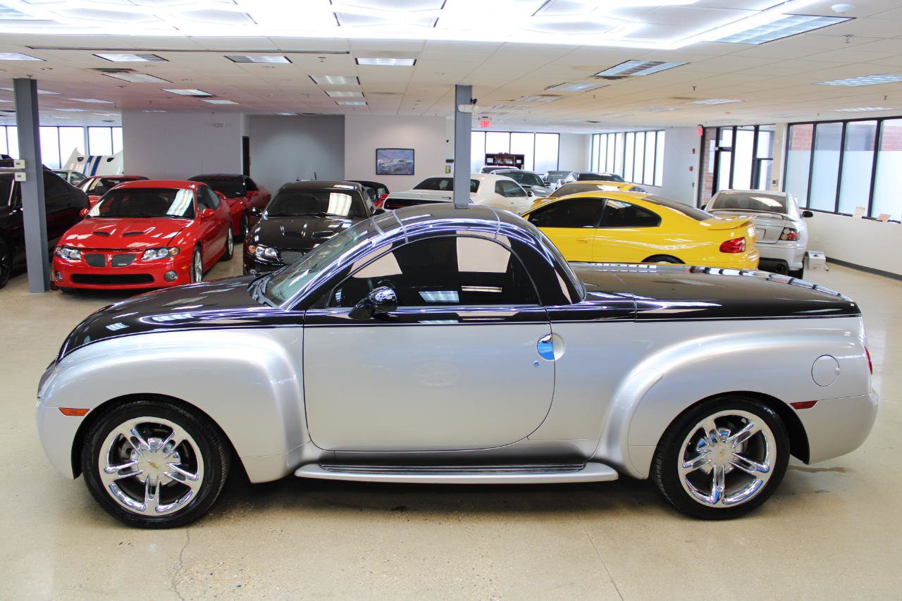 Used 2006 Chevrolet SSR w/ Preferred Equipment Group RWD image 20