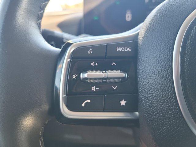 Used 2026 Kia Carnival EX FWD image 27