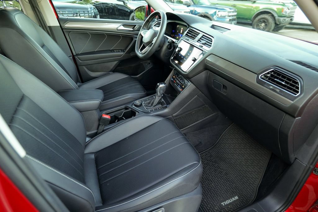 Used 2022 Volkswagen Tiguan SE AWD/4WD image 34