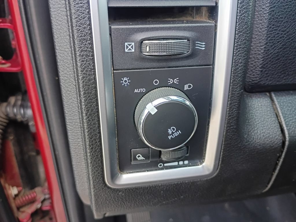 Used 2014 RAM 1500 Limited AWD/4WD image 17