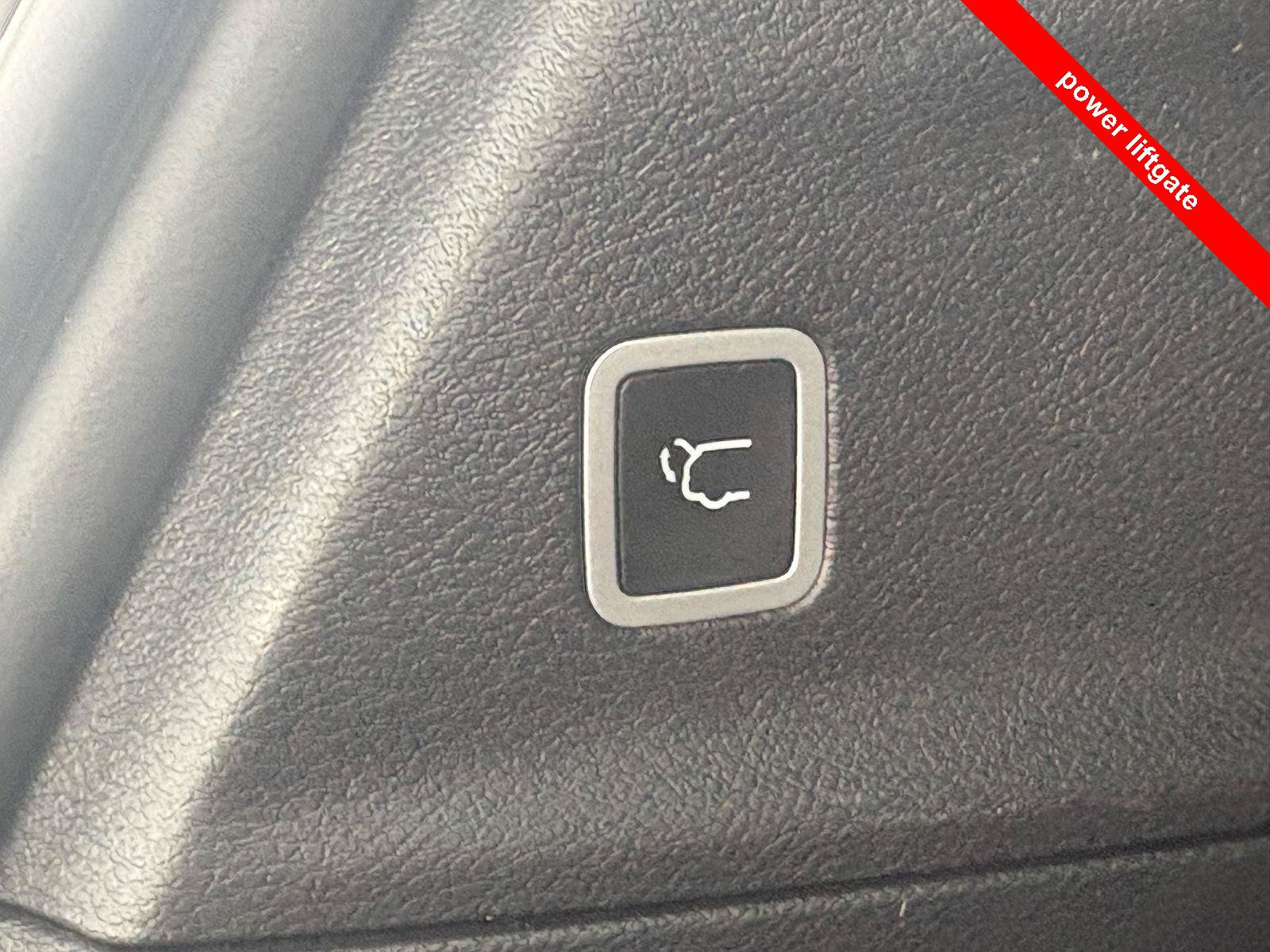 Used 2025 Chrysler Pacifica Select FWD image 7
