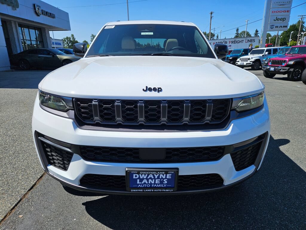 New 2026 Jeep Grand Cherokee Limited w/ Limited Altitude Package AWD/4WD image 8
