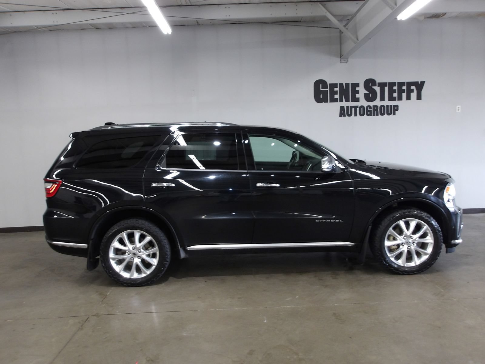 Used 2020 Dodge Durango Citadel w/ Technology Group AWD/4WD image 3