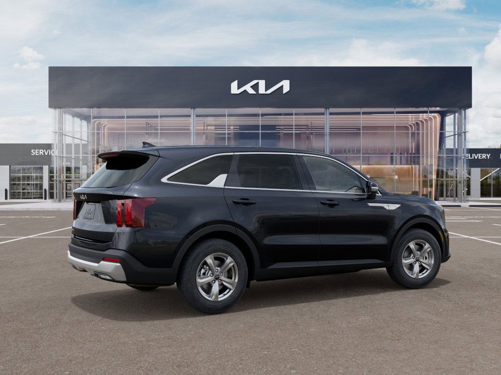 Used 2025 Kia Sorento LX image 8