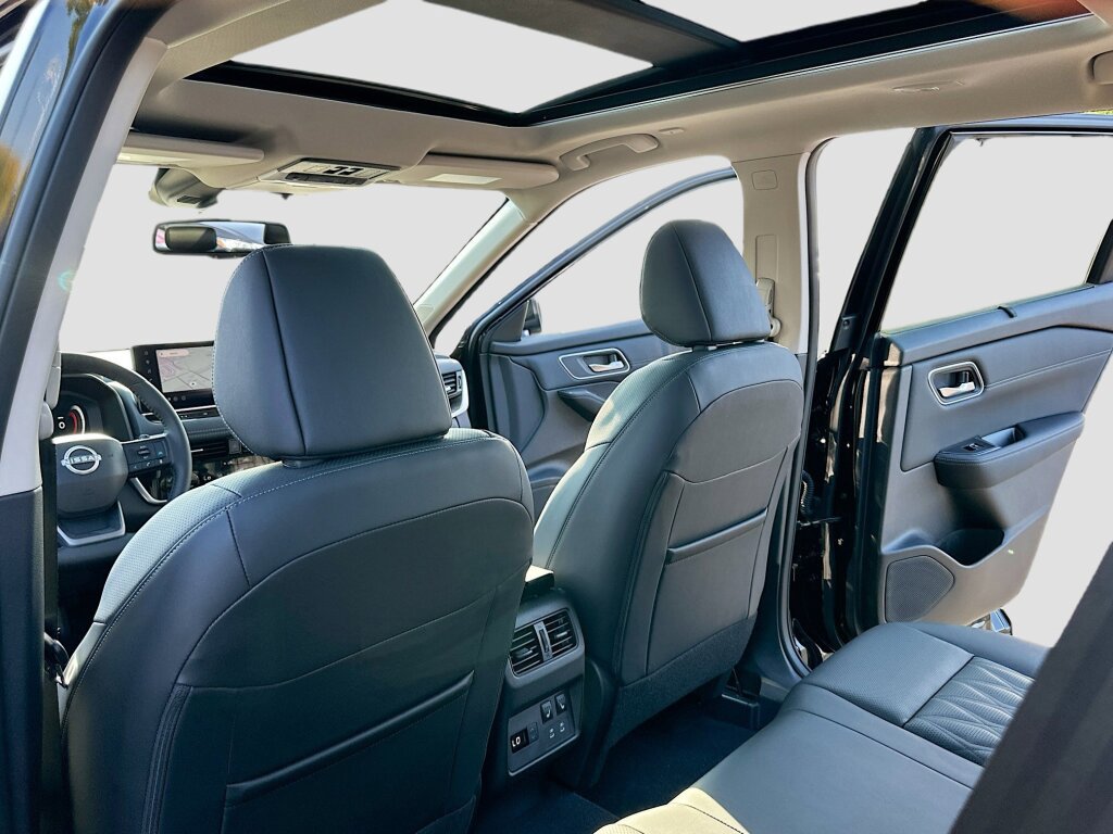 New 2026 Nissan Rogue Platinum image 6
