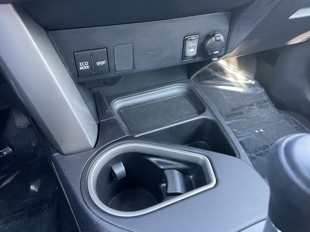 Used 2018 Toyota RAV4 LE image 12