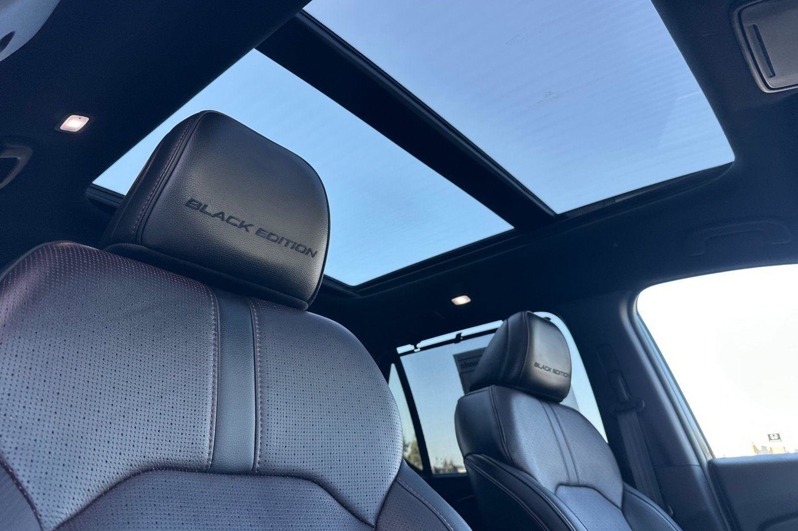 Certified 2025 Honda Pilot Black Edition image 17