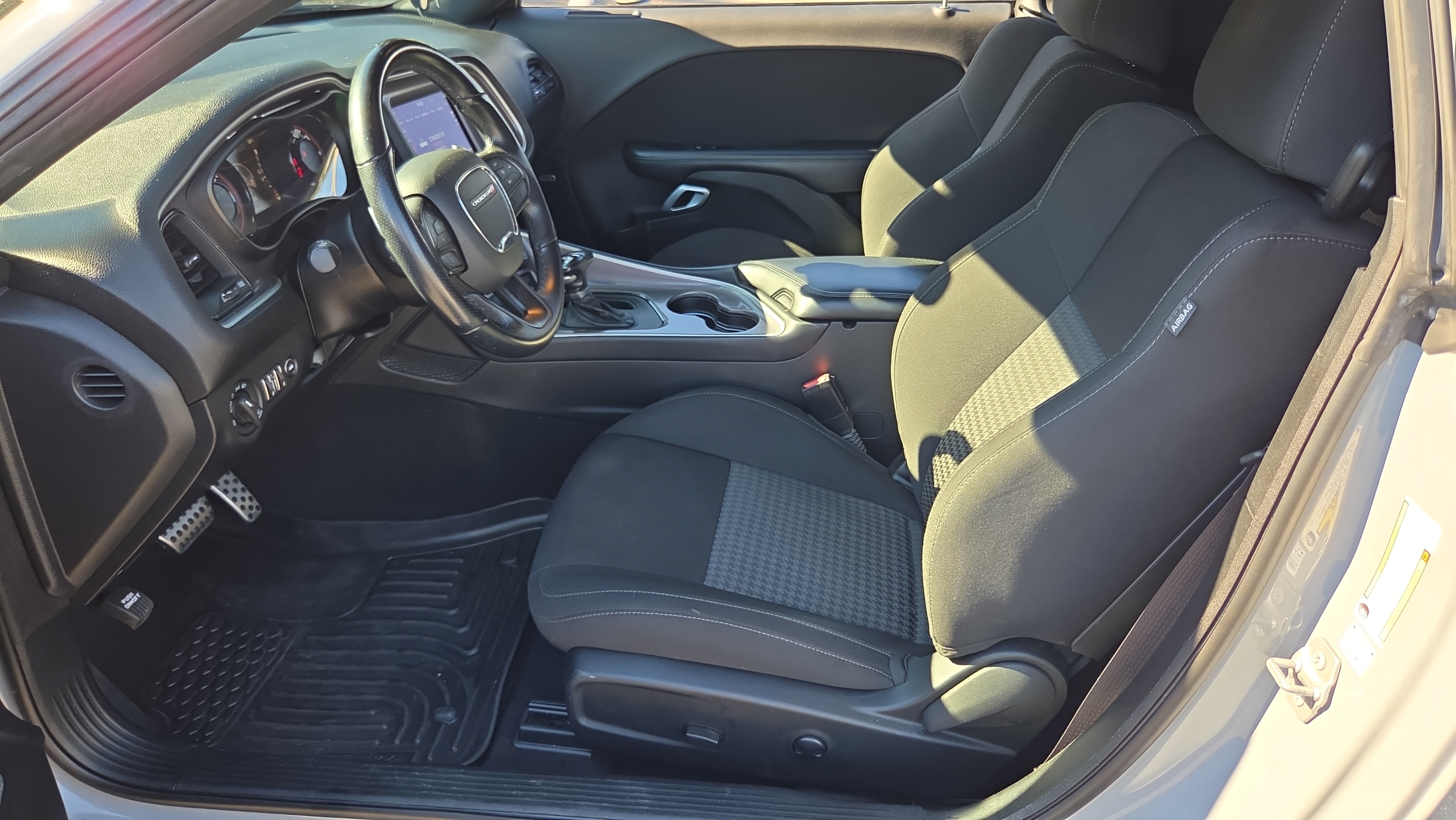 Used 2022 Dodge Challenger R/T w/ Blacktop Package RWD image 9