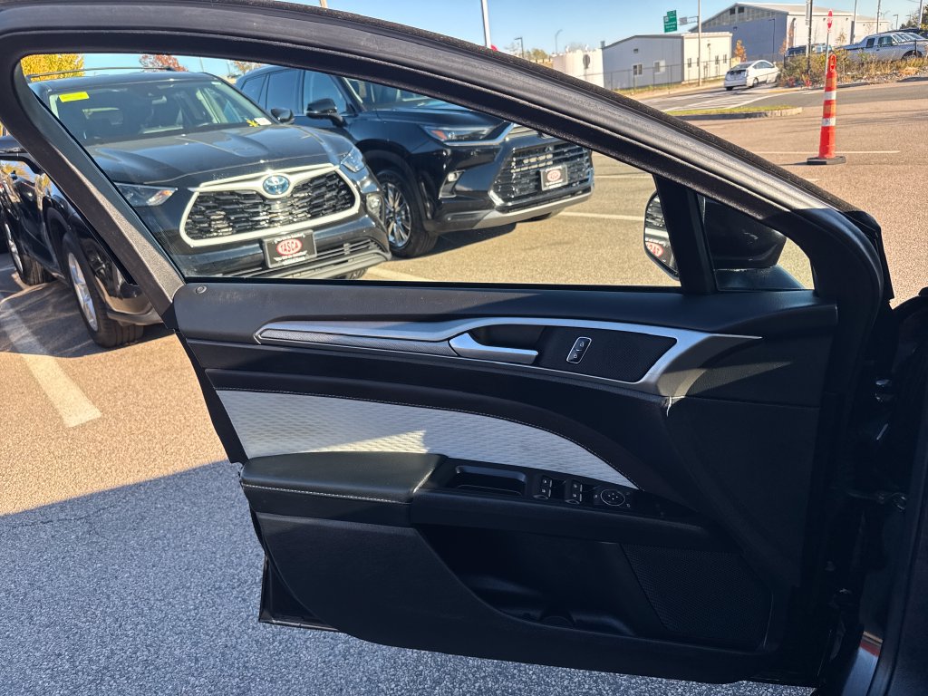 Used 2019 Ford Fusion SE w/ Equipment Group 151A FWD image 33
