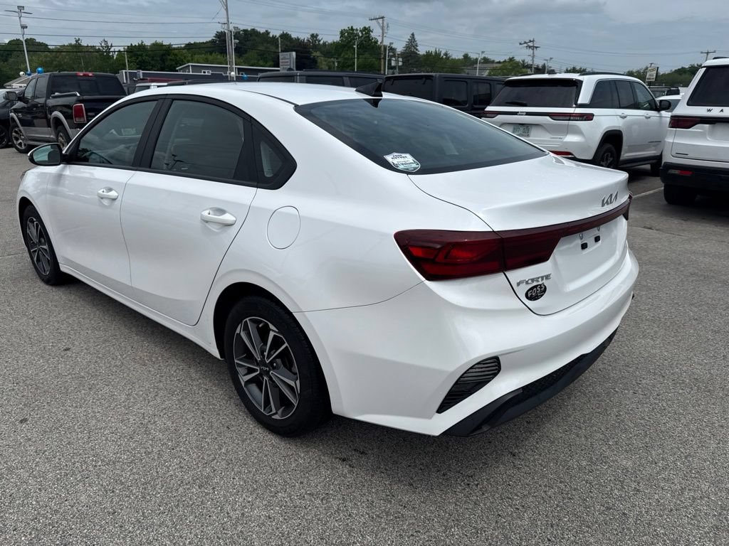 Used 2023 Kia Forte LXS w/ LXS Technology Package FWD image 3