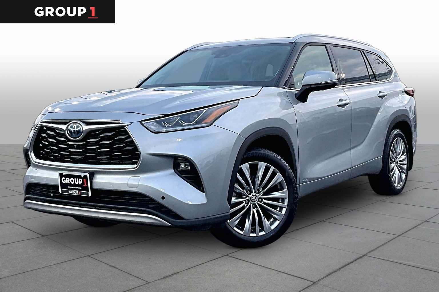 Used 2024 Toyota Highlander Platinum AWD/4WD image 1