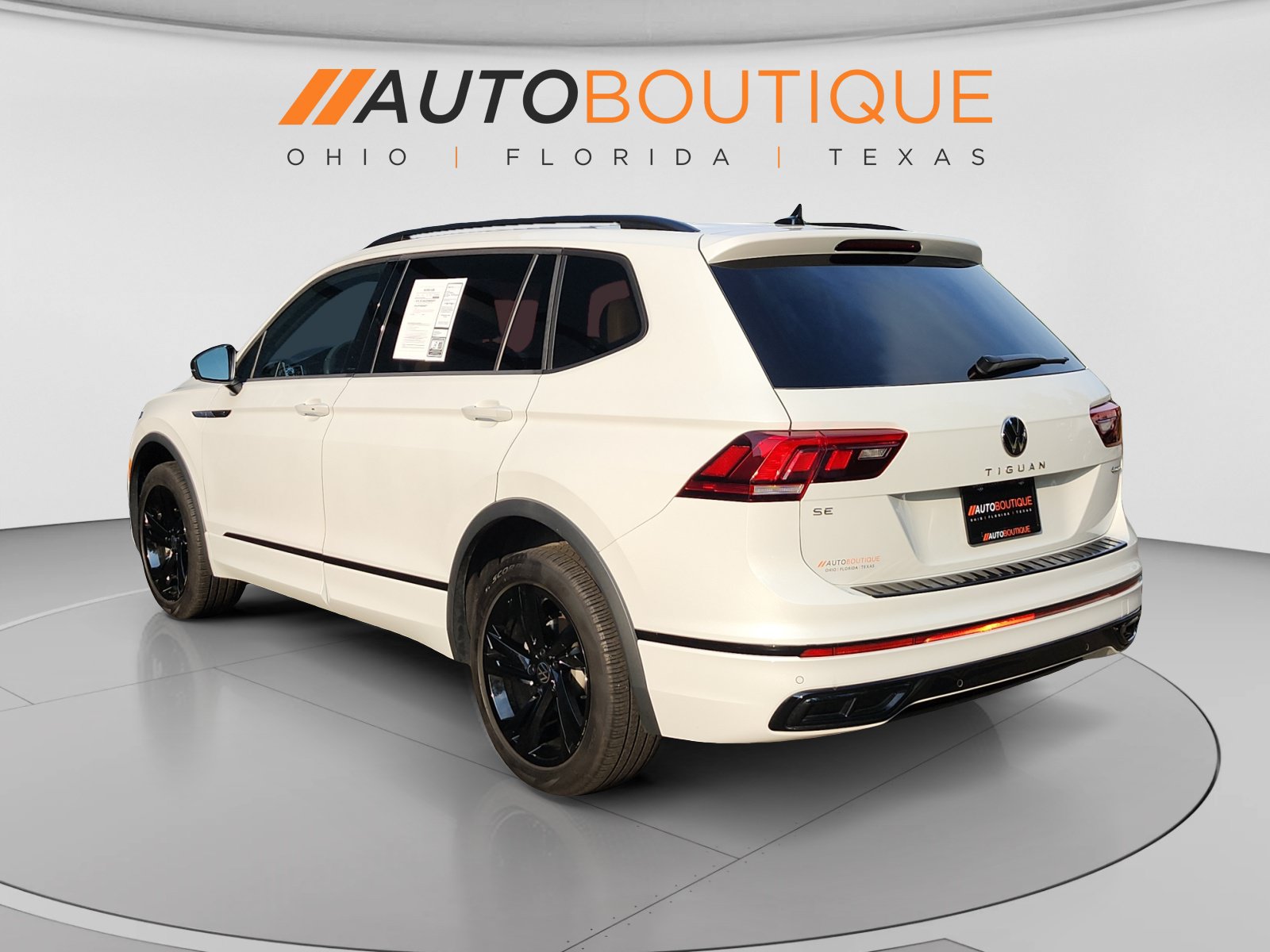 Used 2024 Volkswagen Tiguan SE R-Line w/ MDO Package, Two-Row AWD/4WD image 3