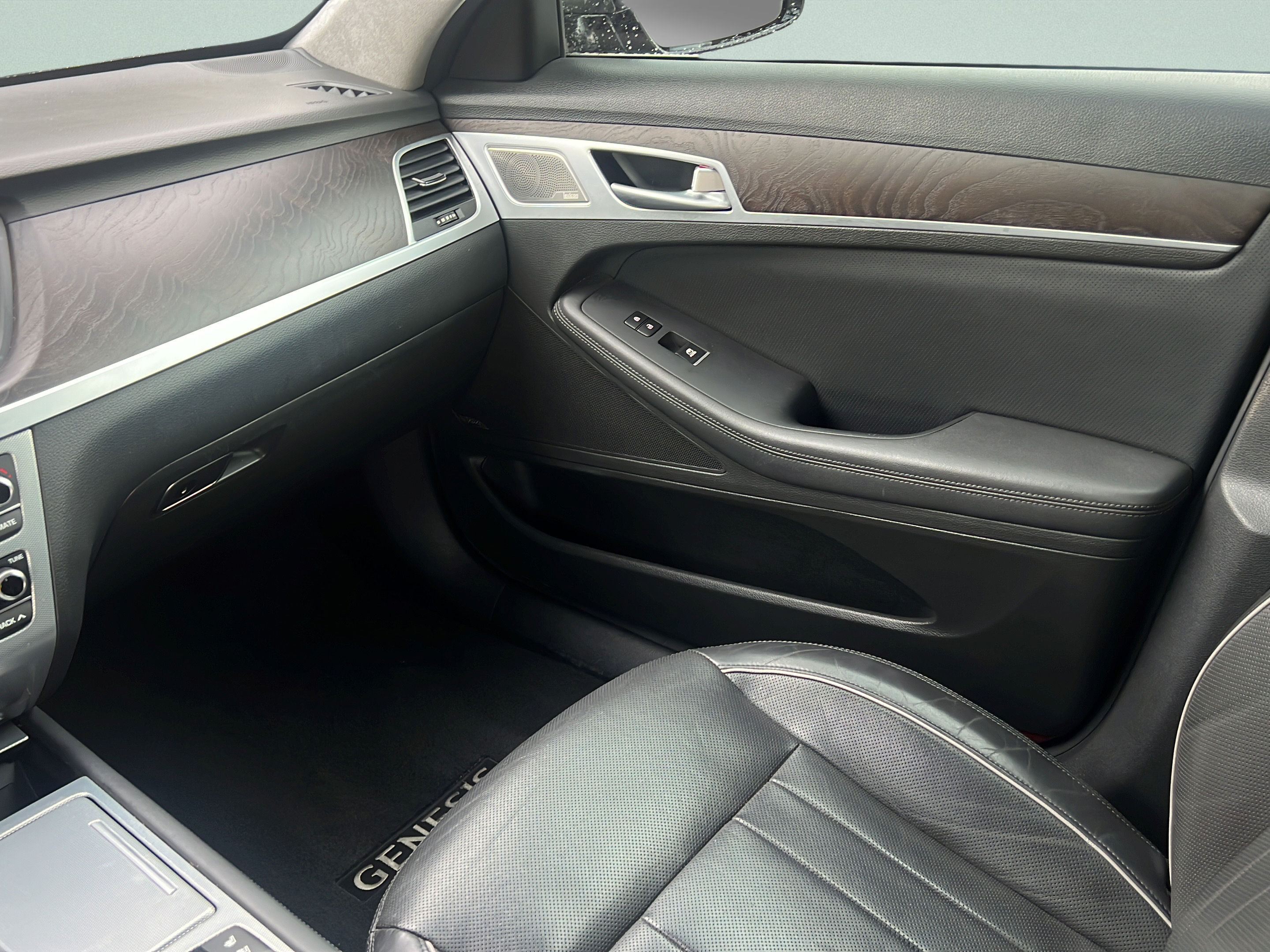 Used 2018 Genesis G80 5.0 Ultimate AWD/4WD image 12