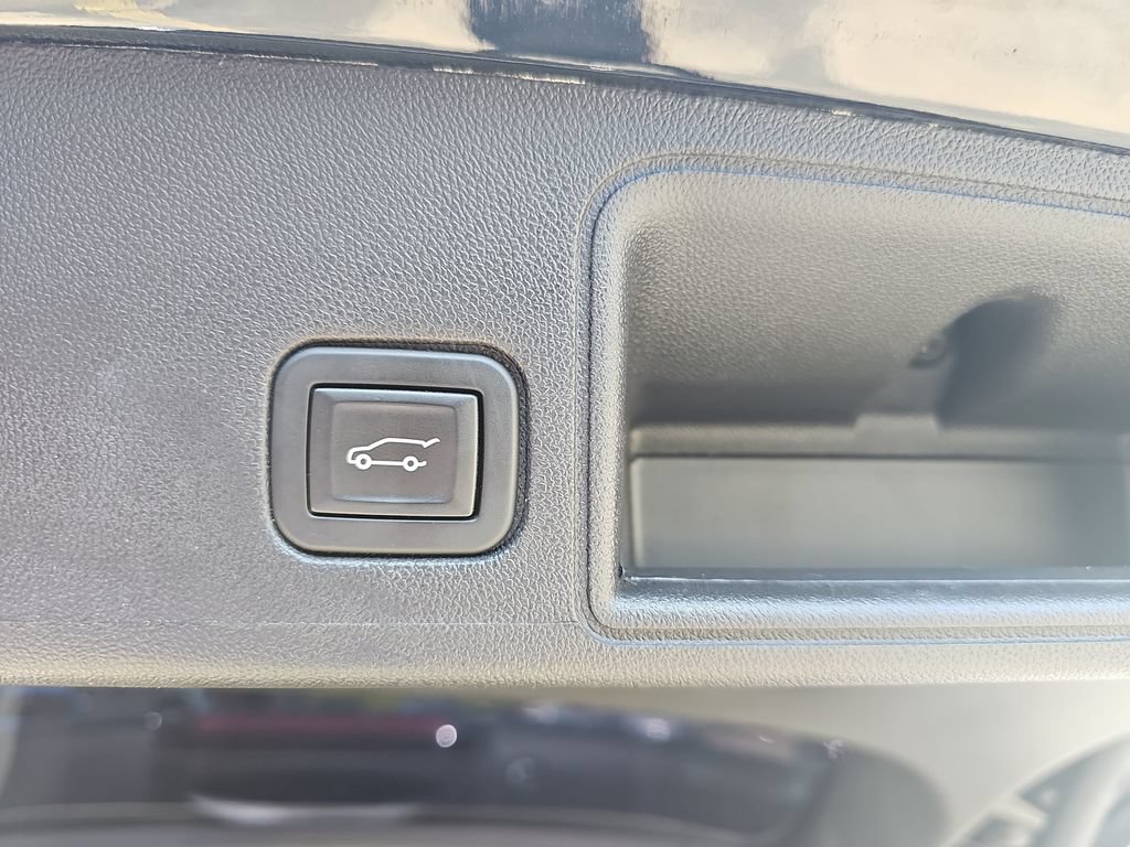 Certified 2024 GMC Terrain Denali w/ Black Diamond Edition AWD/4WD image 17