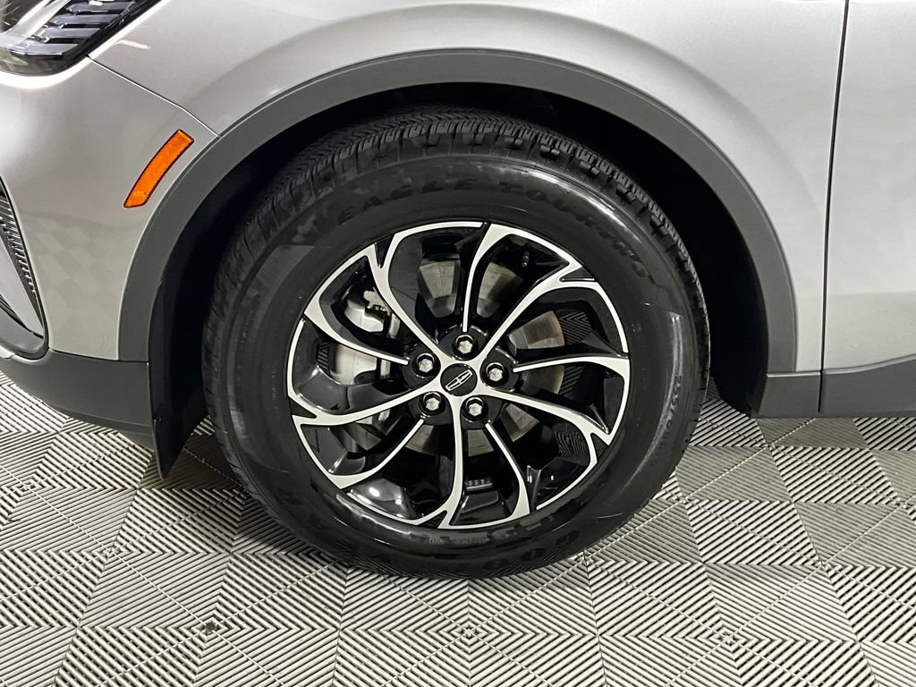 Used 2025 Lincoln Nautilus Premier AWD/4WD image 29
