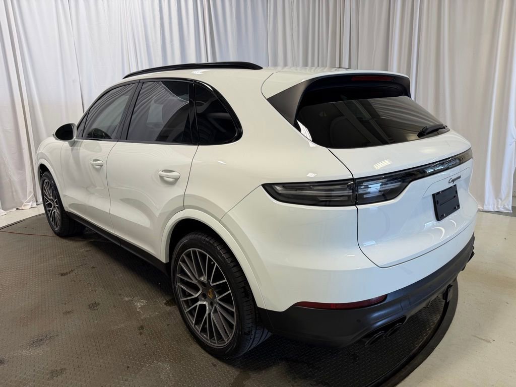 Certified 2023 Porsche Cayenne Platinum Edition image 3