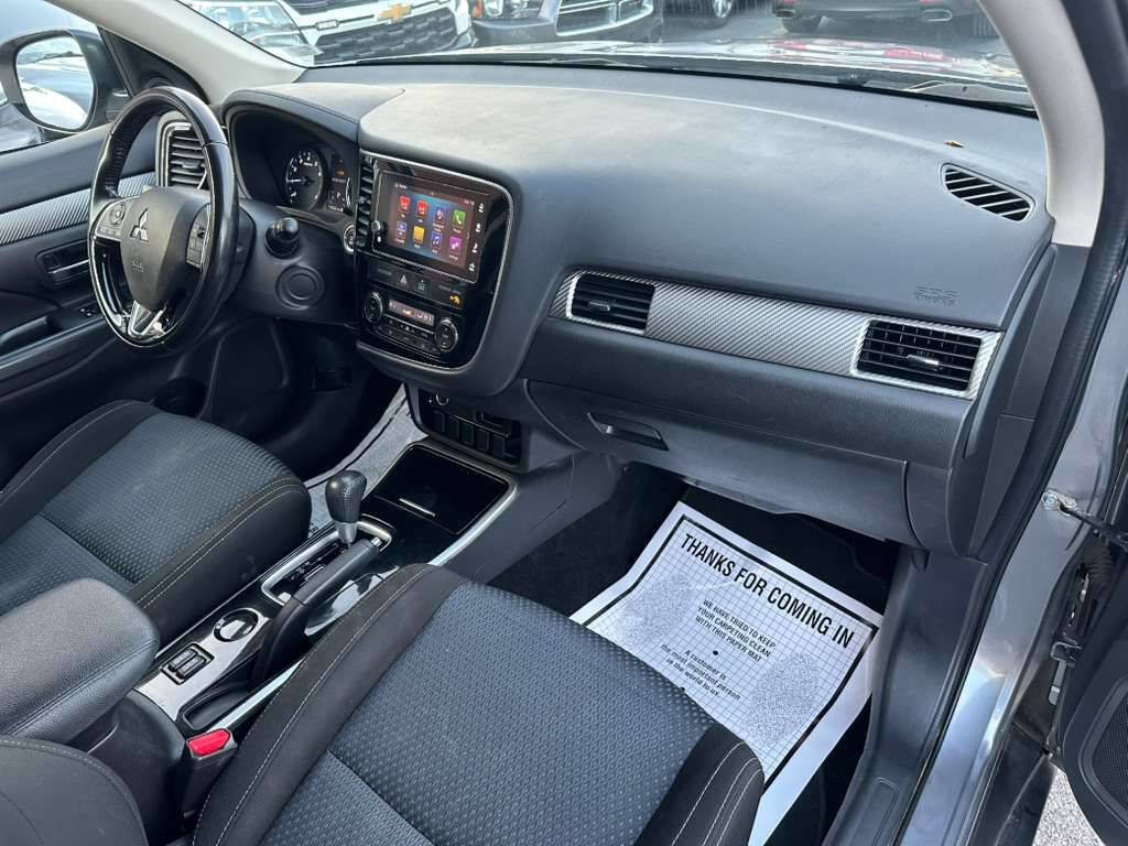 Used 2017 Mitsubishi Outlander SE image 13