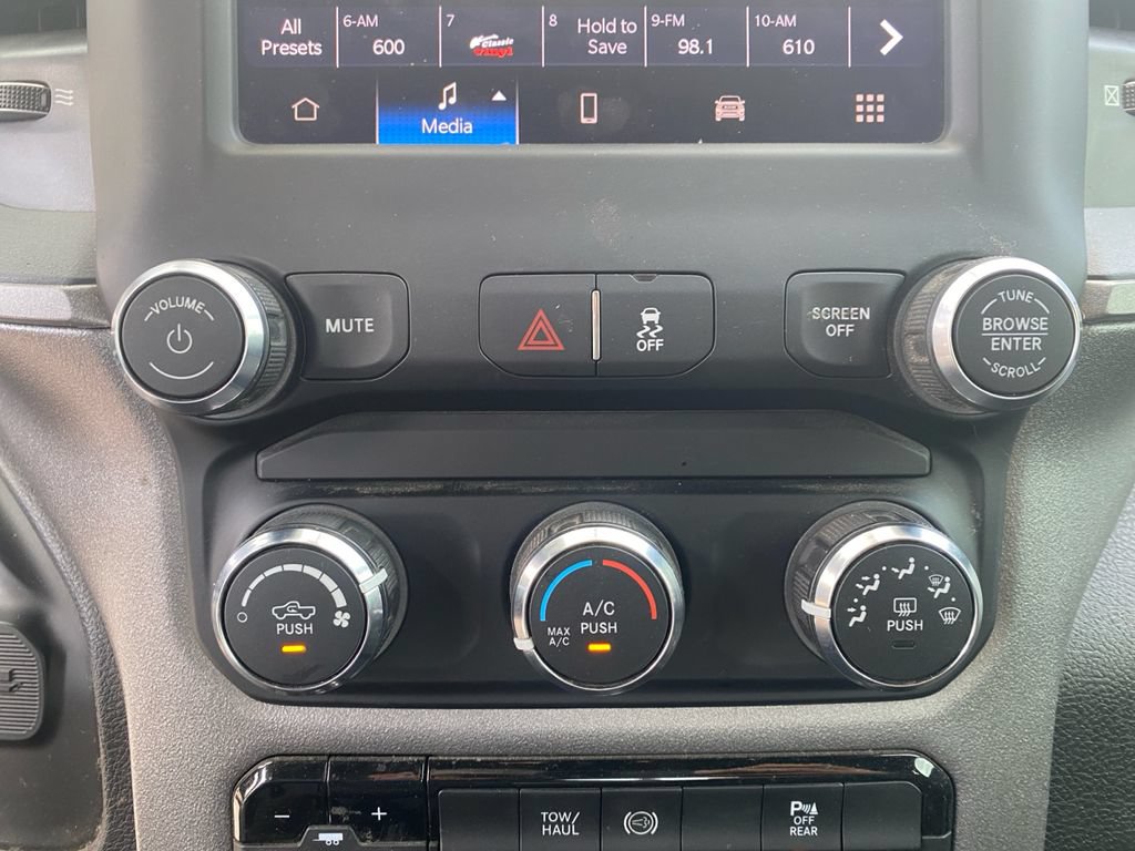 Used 2024 RAM 3500 Tradesman w/ Chrome Appearance Group AWD/4WD image 16