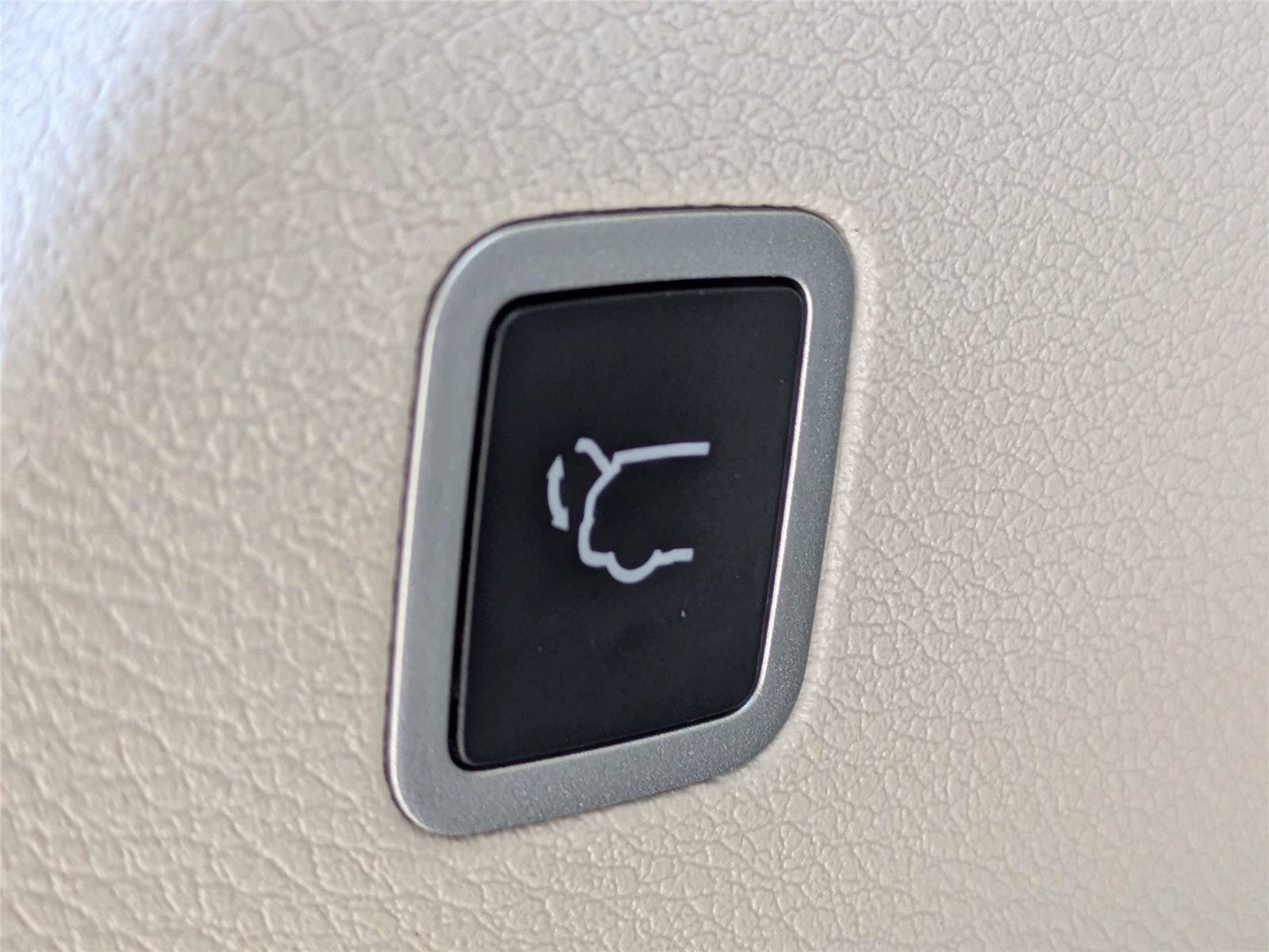 Certified 2023 Chrysler Pacifica Limited FWD image 16