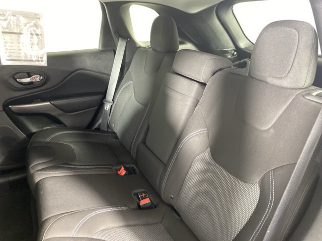 Used 2019 Jeep Cherokee Latitude w/ Popular Appearance Group AWD/4WD image 30