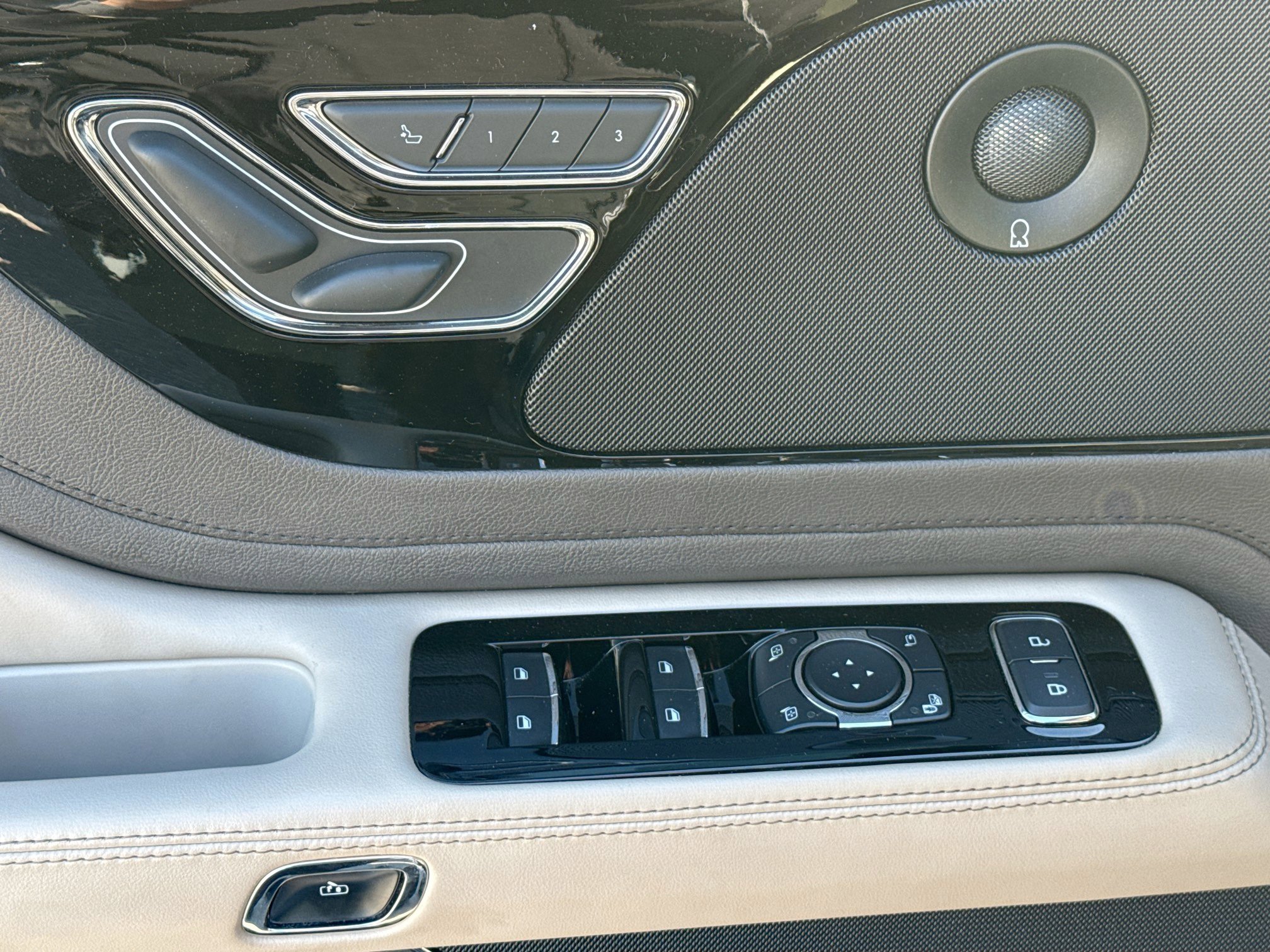 Used 2022 Lincoln Aviator Reserve w/ Elements Package Plus image 25