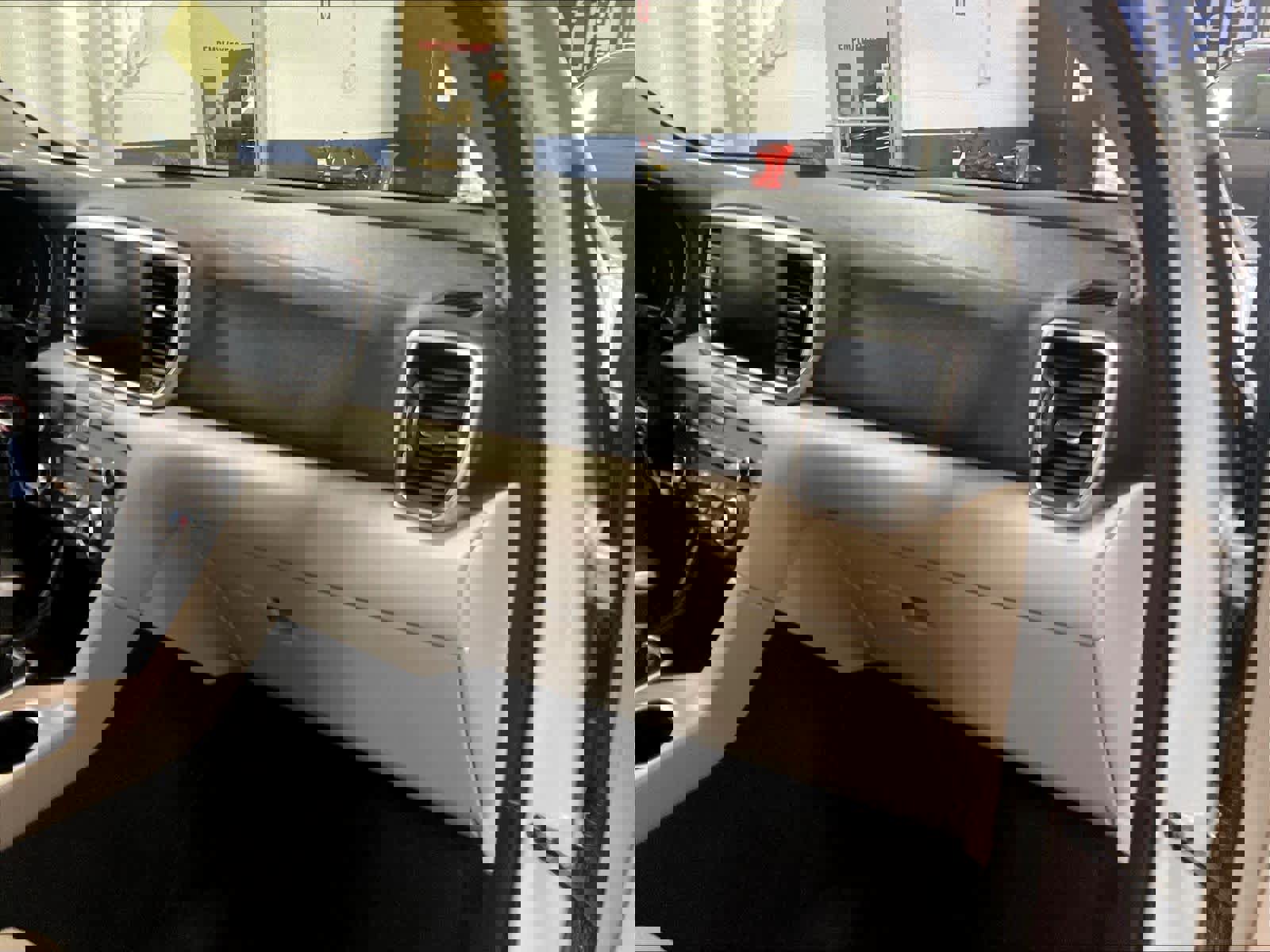 Used 2020 Kia Sportage LX image 13