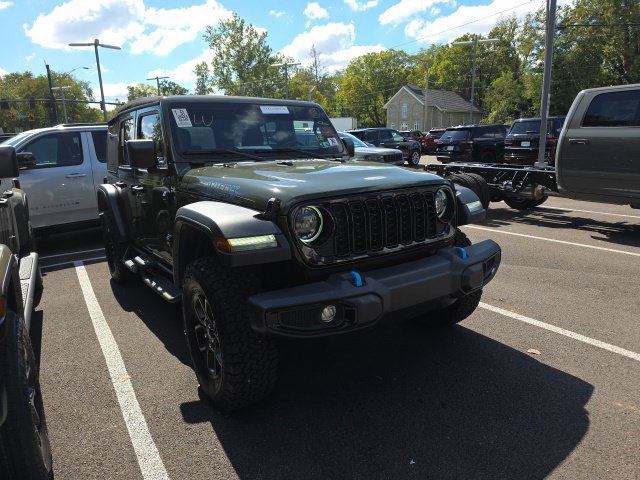 Used 2024 Jeep Wrangler Unlimited AWD/4WD image 3