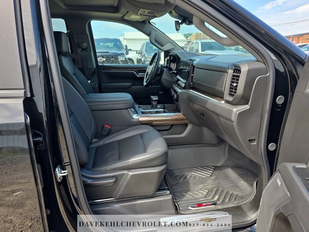 Used 2025 Chevrolet Silverado 1500 LT Trail Boss w/ LT Trail Boss Premium Package AWD/4WD image 40