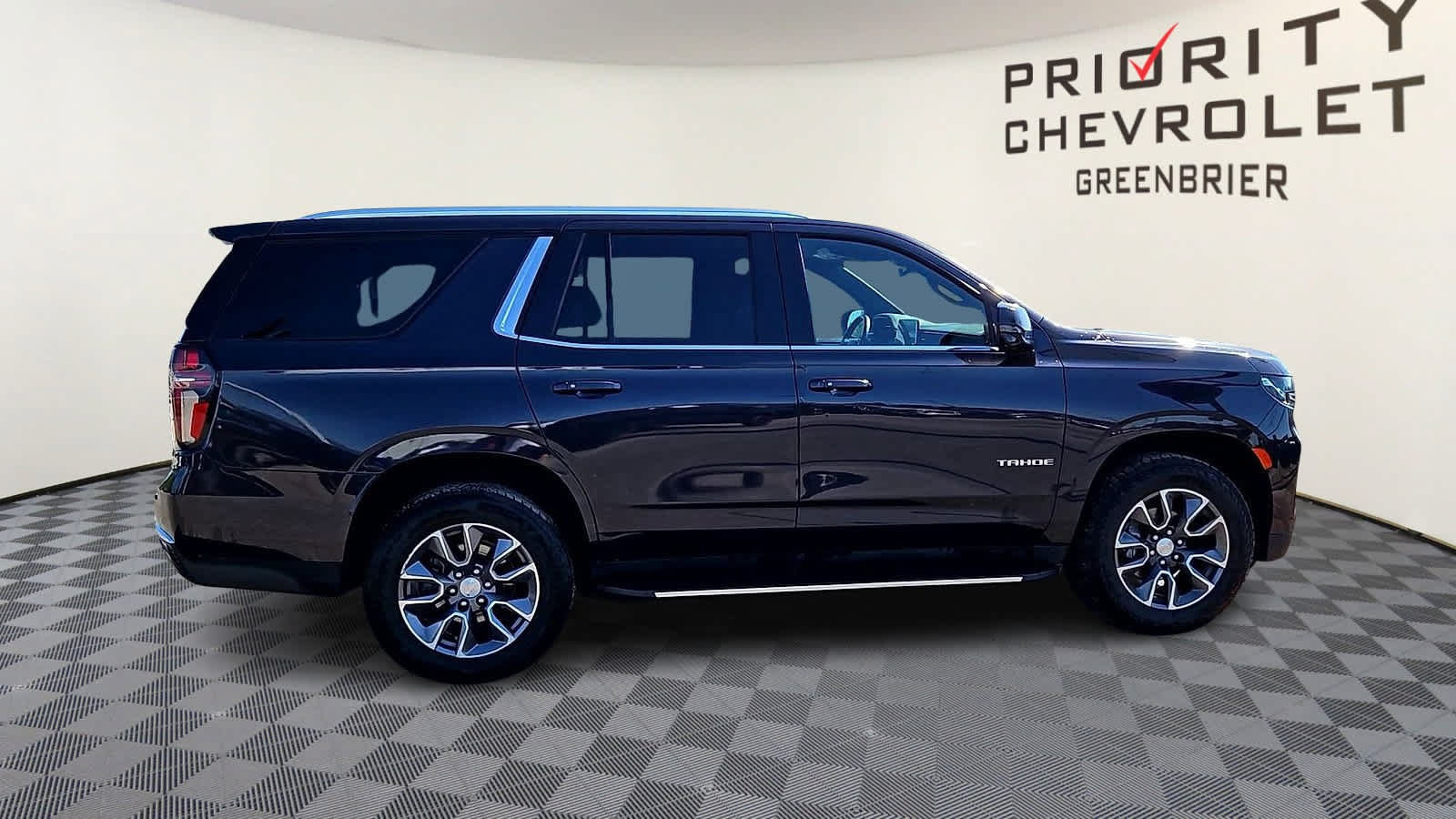 Used 2024 Chevrolet Tahoe LT w/ Luxury Package RWD image 9