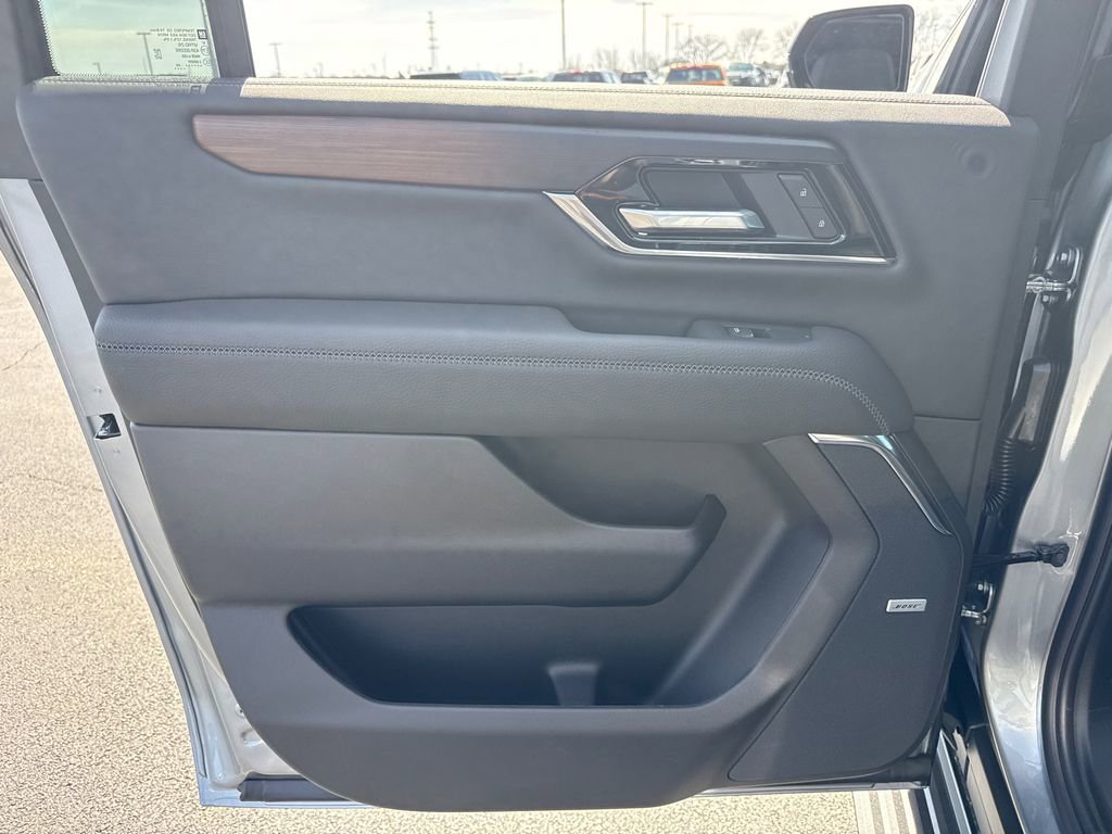 New 2026 GMC Yukon XL Denali w/ Denali Reserve Package image 33