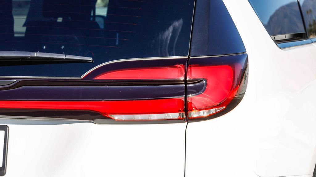 New 2026 Chrysler Pacifica Select w/ S Appearance Package image 9