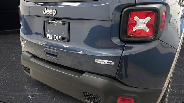 Used 2022 Jeep Renegade Latitude AWD/4WD image 37