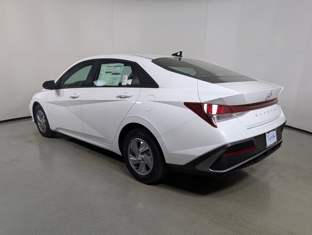 New 2026 Hyundai Elantra SE FWD image 5