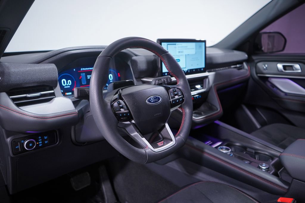 Used 2025 Ford Explorer ST image 6